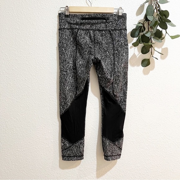 Lululemon- Pace Revival Crop Black & White Size 6 - Picture 4 of 10